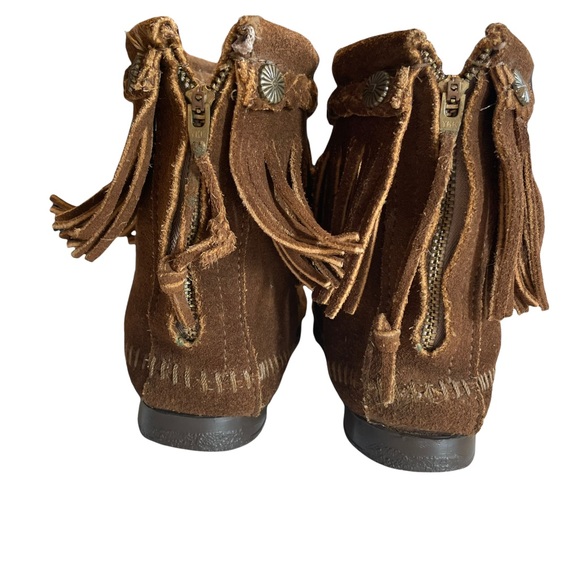 Minnetonka Dusty Brown Suede Hi Top Back Zip Fringe Ankle Booties - Picture 14 of 15